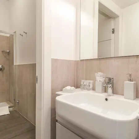 Milan Royal Suites - Centro Cadorna Exterior photo